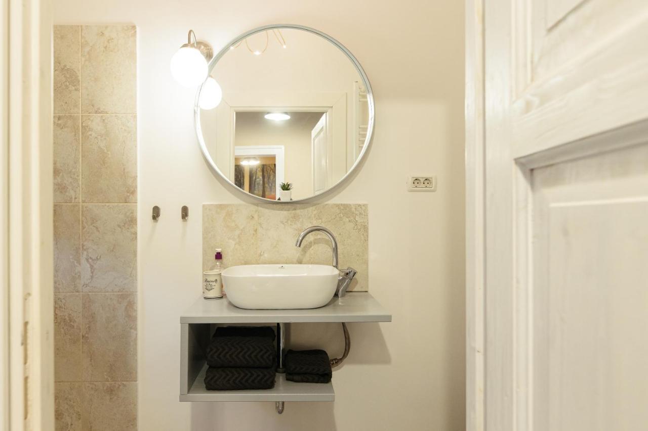 Chic Apartment In Historical City Center Timişoara Eksteriør billede